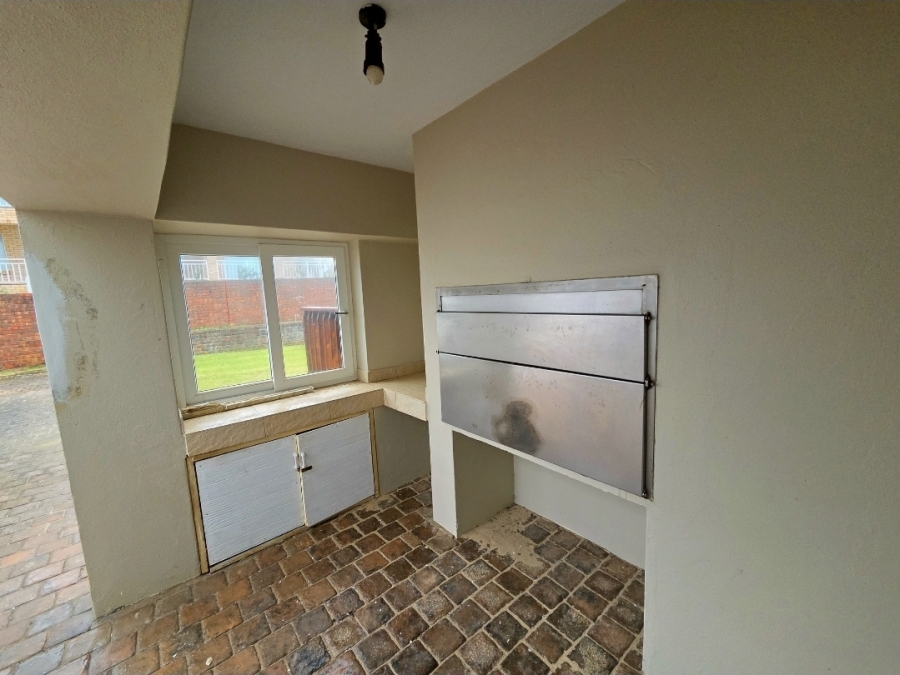5 Bedroom Property for Sale in Oyster Bay Eastern Cape